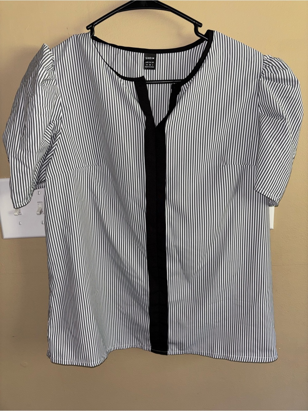SHEIN Black & White Vertical Stripe Tie-Front Puff Sleeve Blouse